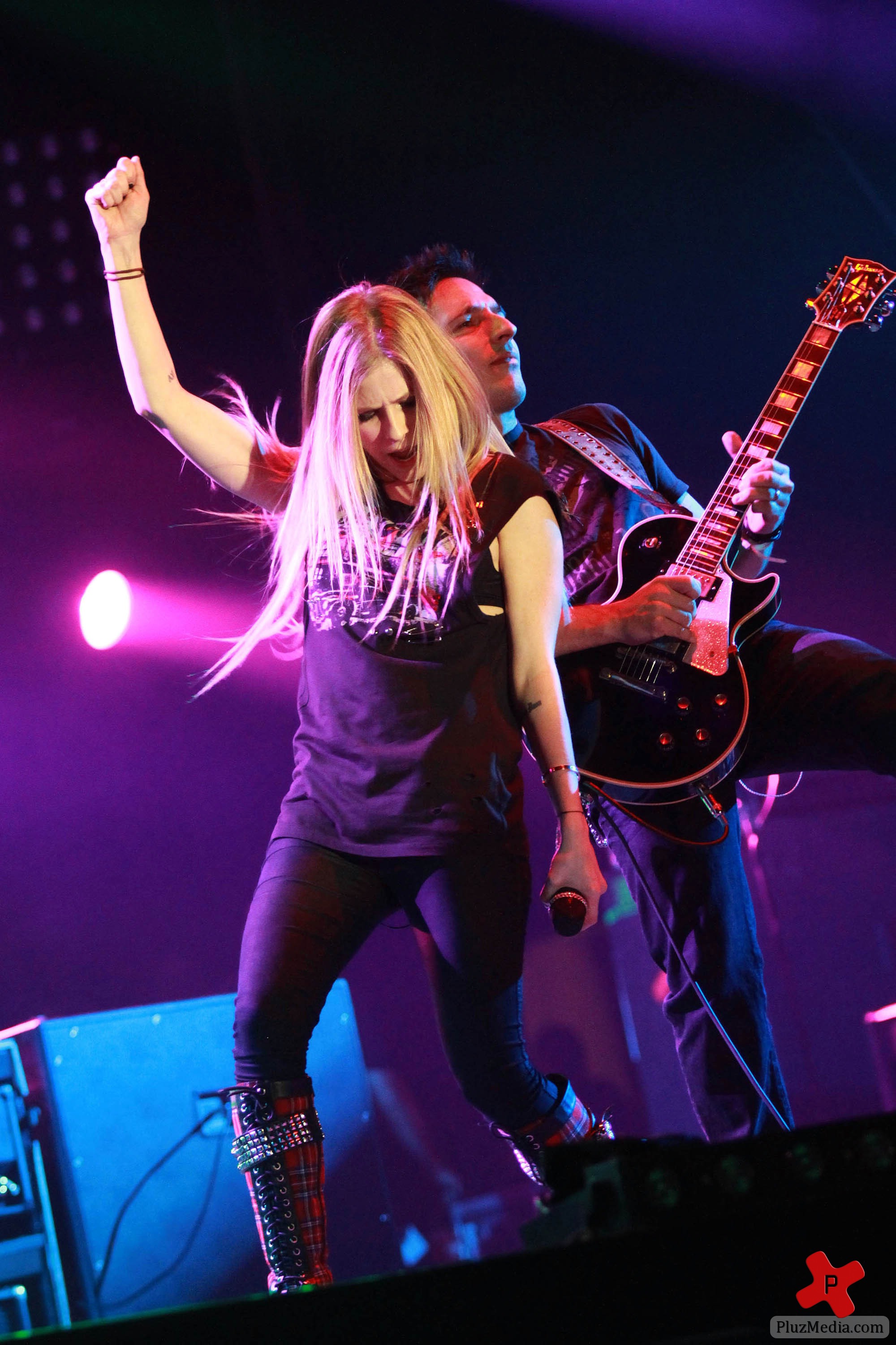 Avril Lavigne performs live at La Fete de L Humanite photos | Picture 79067